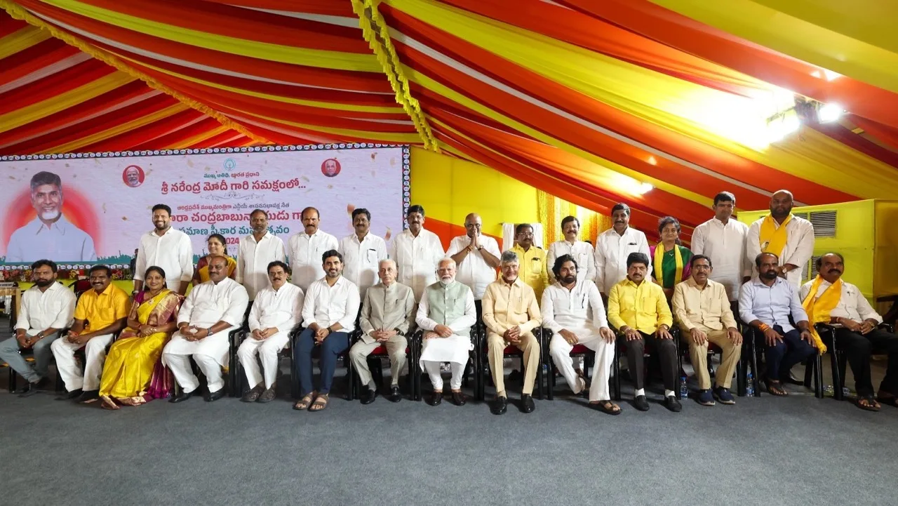 N. Chandrababu Naidu Takes Oath as Andhra Pradesh Chief Minister, Unveils New Cabinet ministers. 3 N. Chandrababu Naidu Takes Oath as Andhra Pradesh Chief Minister, Unveils New Cabinet ministers-1